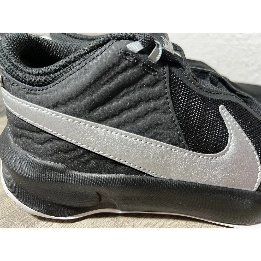 Nike Team Hustle D 10nBoys Basketball Sneaker‎ Shoe Black Size 4.5Y CW6735-004